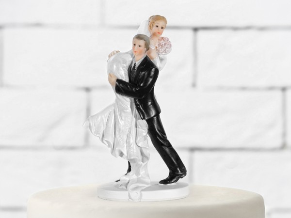Svatební figurky nesoucí se nevěsta