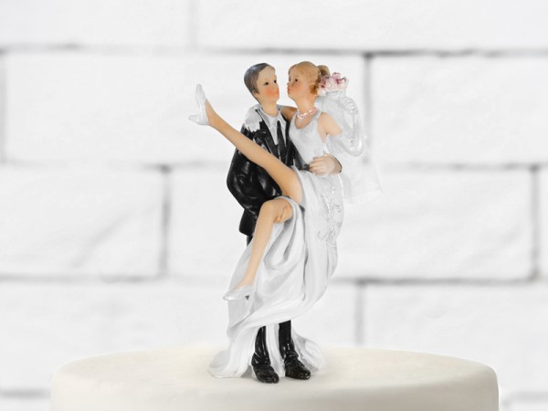 Svatební figurky nevěsta v náručí