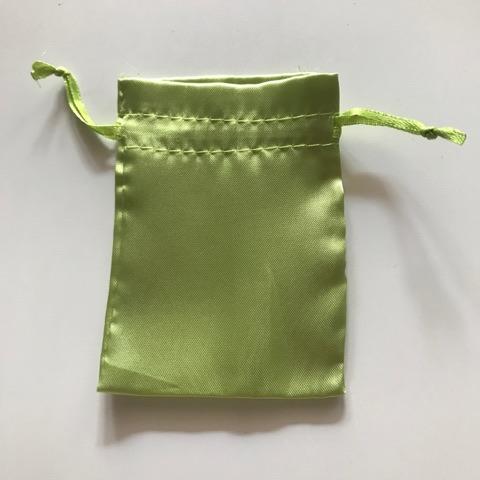 Saténový sáček zelený